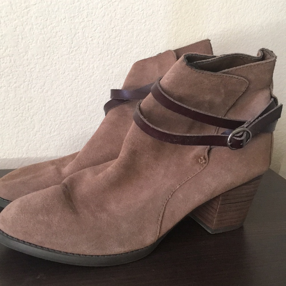 American Eagle Outfitters brown booties